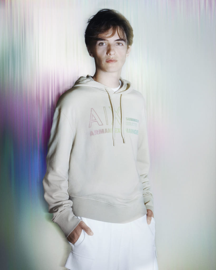 A|X ARMANI EXCHANGE、2023年春夏新作「Summer Beats」発売。野外